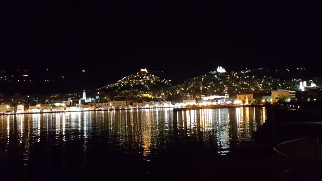 Apollonos Seafront Apartment 에르무폴리 외부 사진